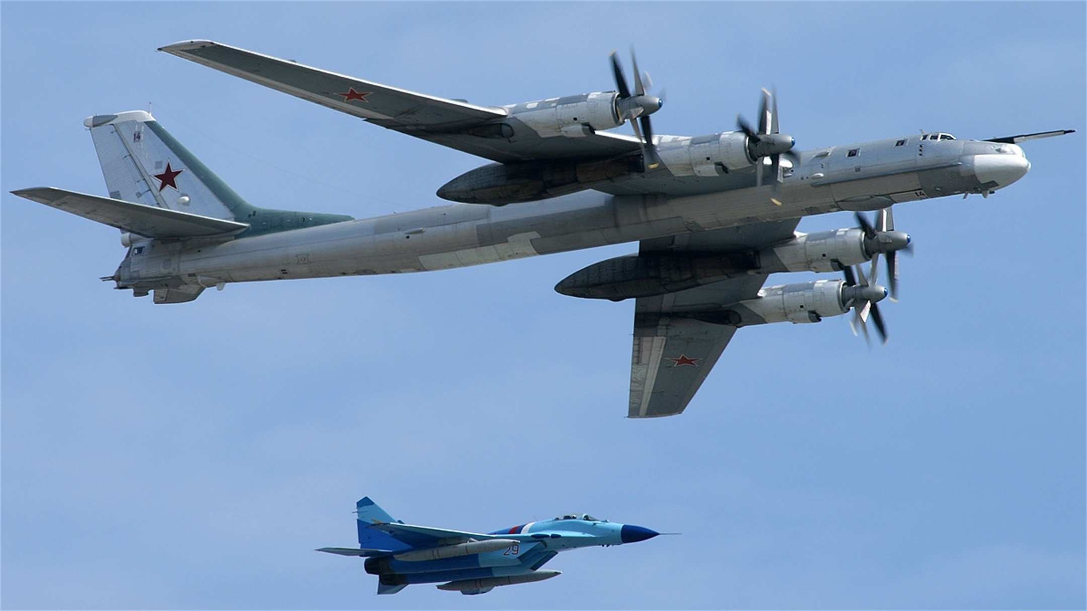 美空军今年多次派轰炸机前往西太进行轰炸机特遣队行动