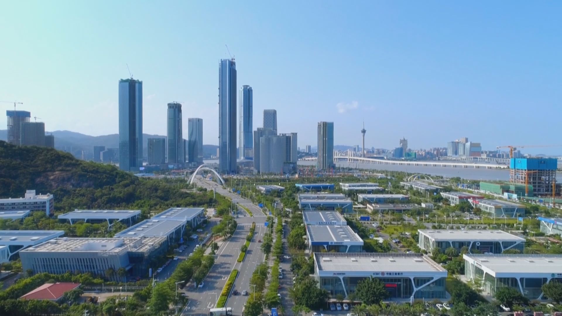 国新办举行新闻发布会介绍横琴前海开发建设情况